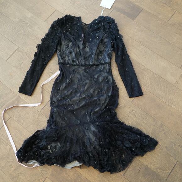 MAC DUGGAL Black 3D Floral Applique Beaded Sheer Lace Long Sleeve Midi Dress 8 - Picture 4 of 9